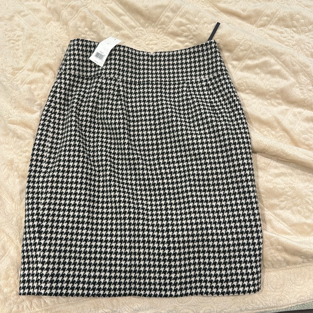 Banana Republic Hounds tooth skirt size 4